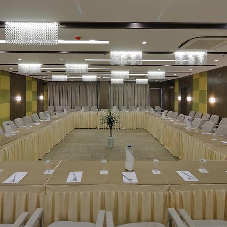 Hotel Pragati The Grand Ahmedabad Ngoại thất bức ảnh