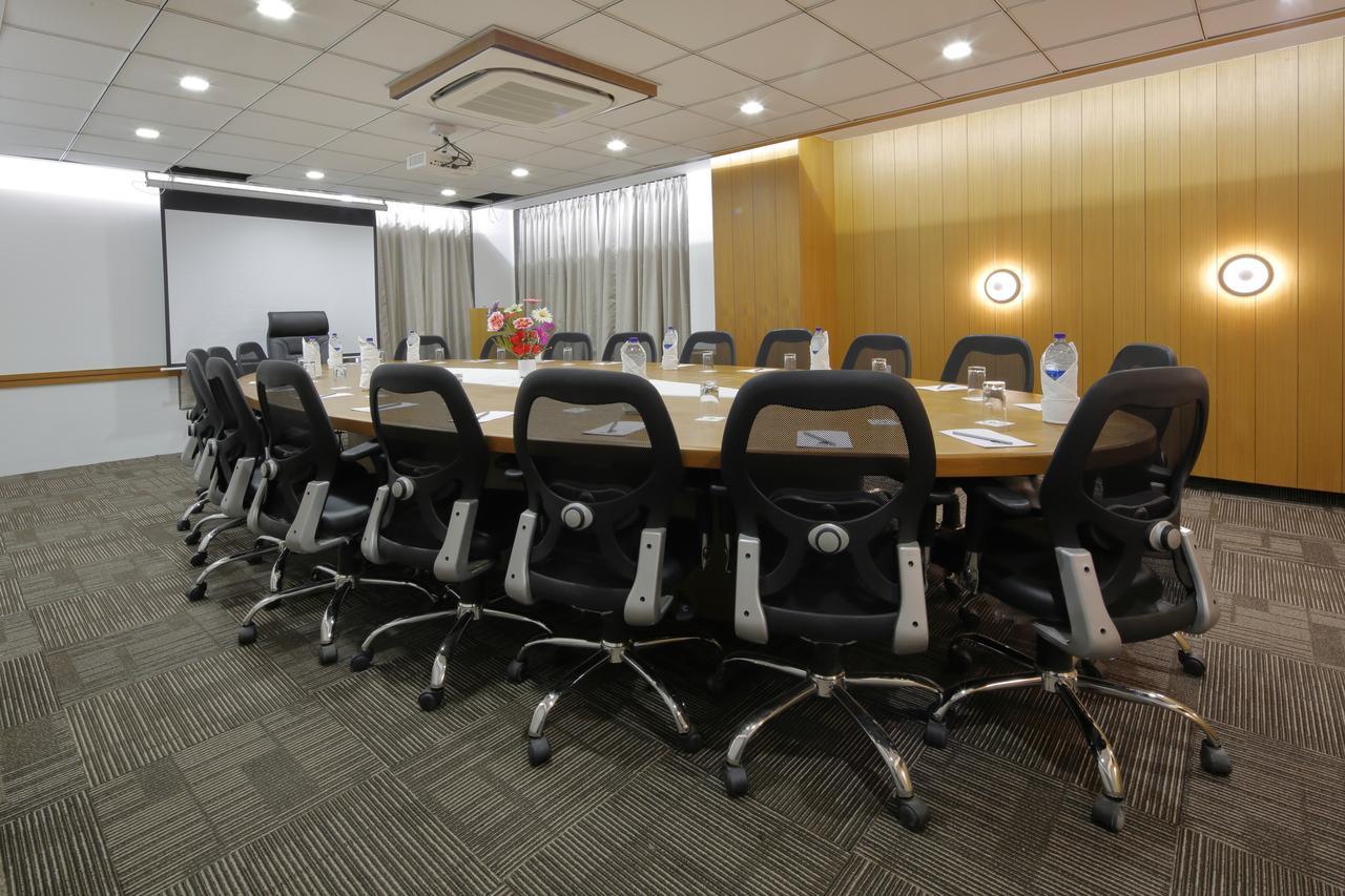 Hotel Pragati The Grand Ahmedabad Ngoại thất bức ảnh
