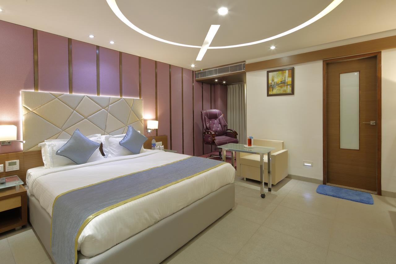 Hotel Pragati The Grand Ahmedabad Ngoại thất bức ảnh