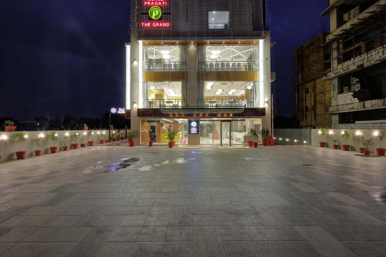 Hotel Pragati The Grand Ahmedabad Ngoại thất bức ảnh