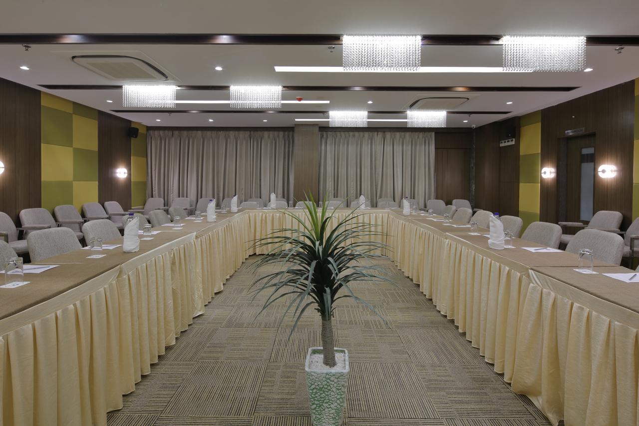 Hotel Pragati The Grand Ahmedabad Ngoại thất bức ảnh