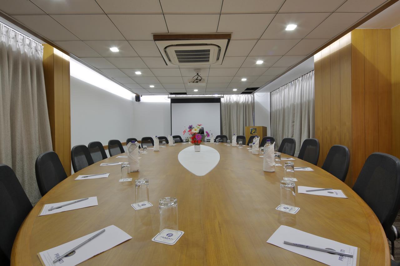 Hotel Pragati The Grand Ahmedabad Ngoại thất bức ảnh