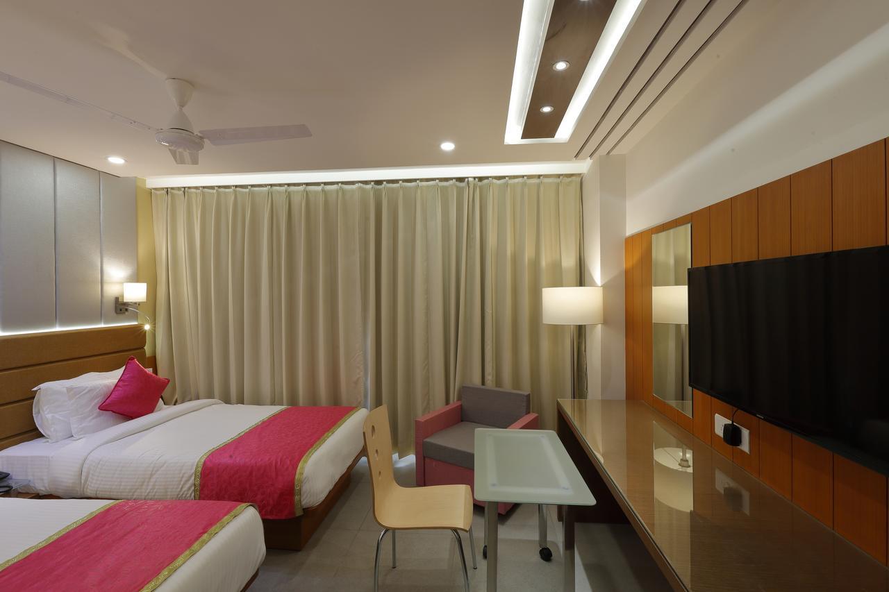 Hotel Pragati The Grand Ahmedabad Ngoại thất bức ảnh