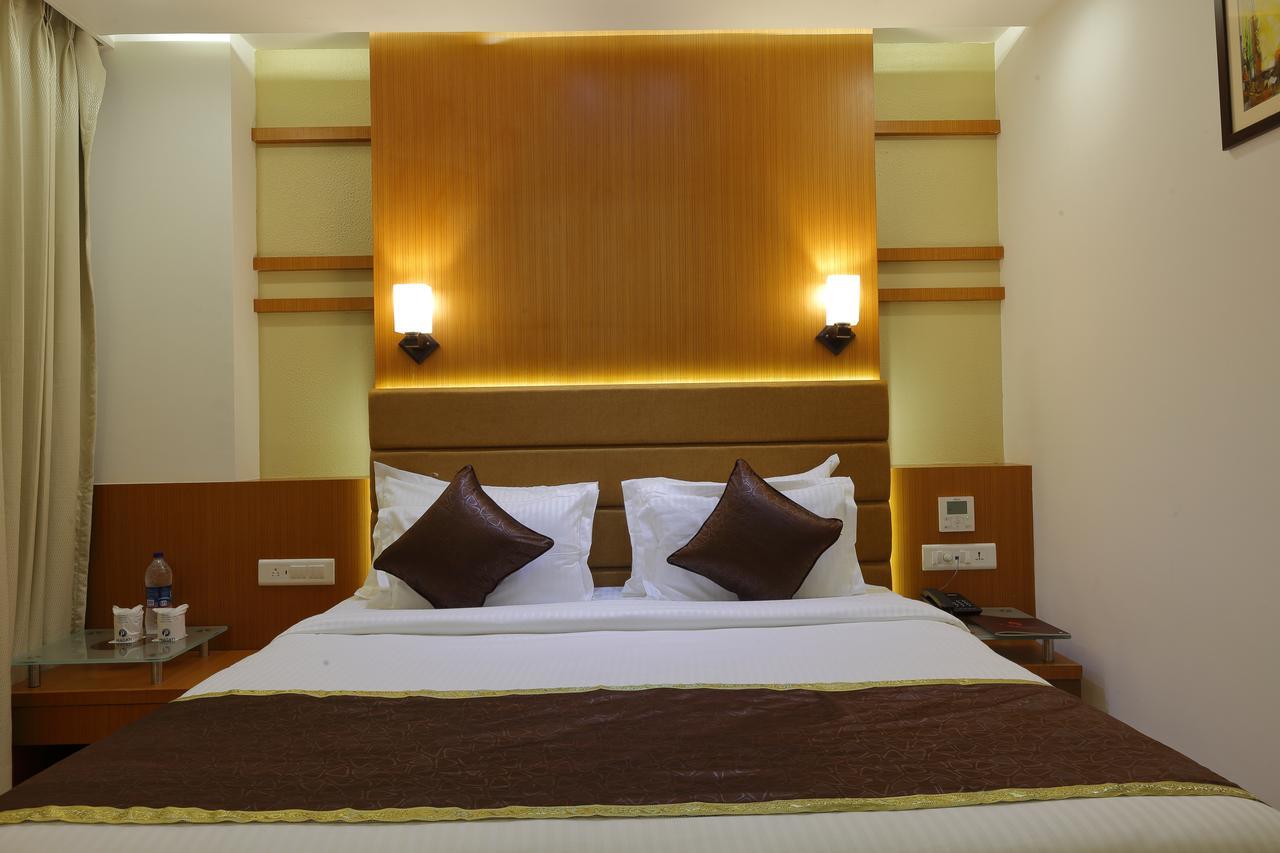 Hotel Pragati The Grand Ahmedabad Ngoại thất bức ảnh