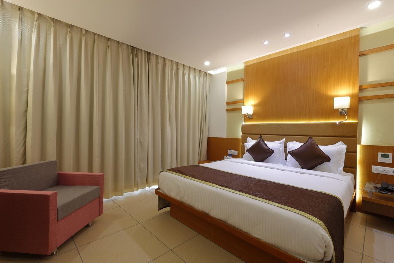 Hotel Pragati The Grand Ahmedabad Ngoại thất bức ảnh