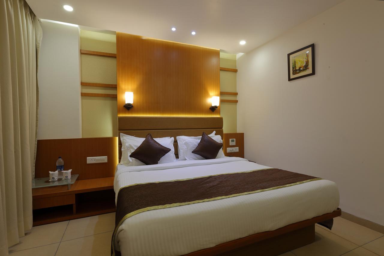 Hotel Pragati The Grand Ahmedabad Ngoại thất bức ảnh