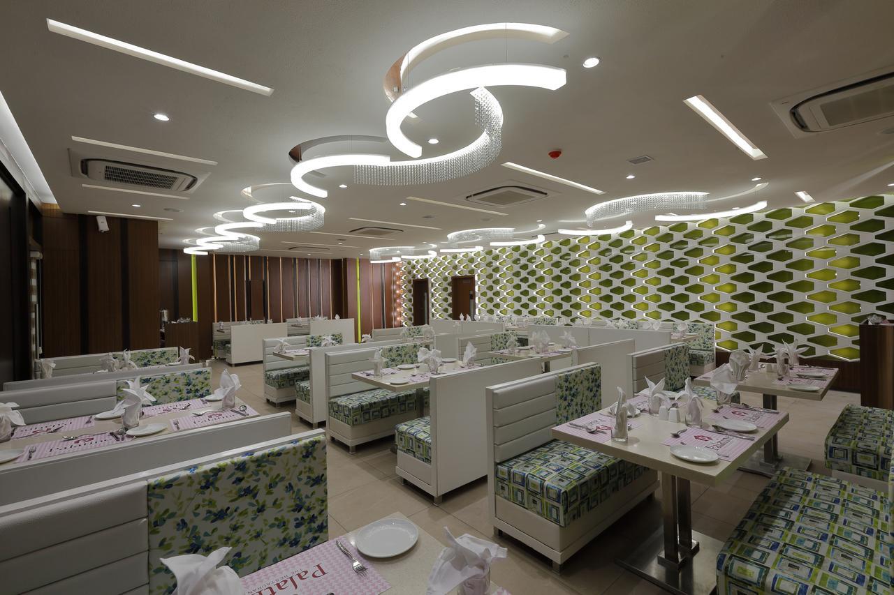 Hotel Pragati The Grand Ahmedabad Ngoại thất bức ảnh