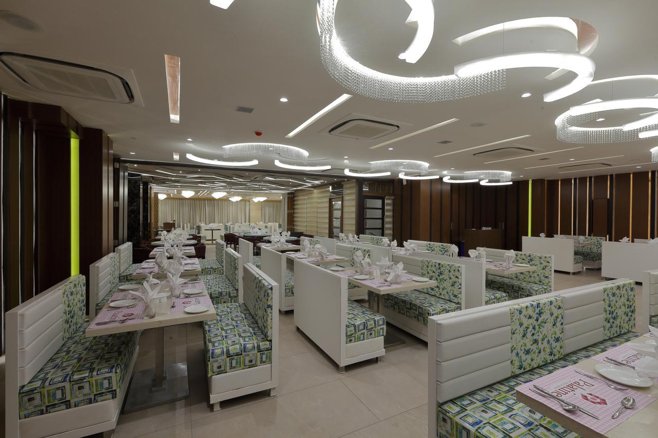 Hotel Pragati The Grand Ahmedabad Ngoại thất bức ảnh