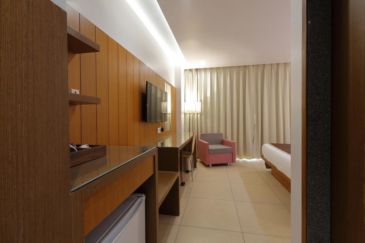 Hotel Pragati The Grand Ahmedabad Ngoại thất bức ảnh