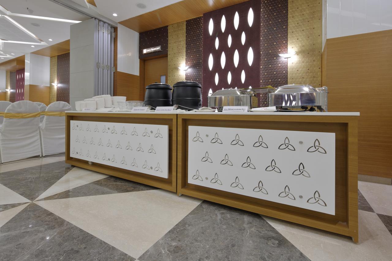 Hotel Pragati The Grand Ahmedabad Ngoại thất bức ảnh