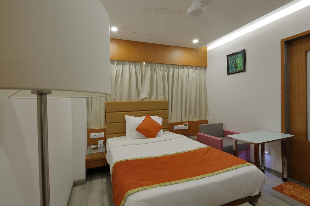 Hotel Pragati The Grand Ahmedabad Ngoại thất bức ảnh