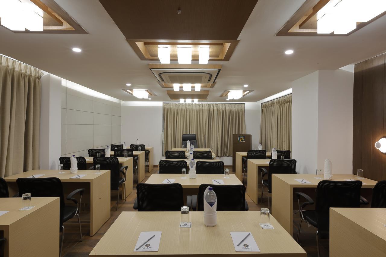 Hotel Pragati The Grand Ahmedabad Ngoại thất bức ảnh