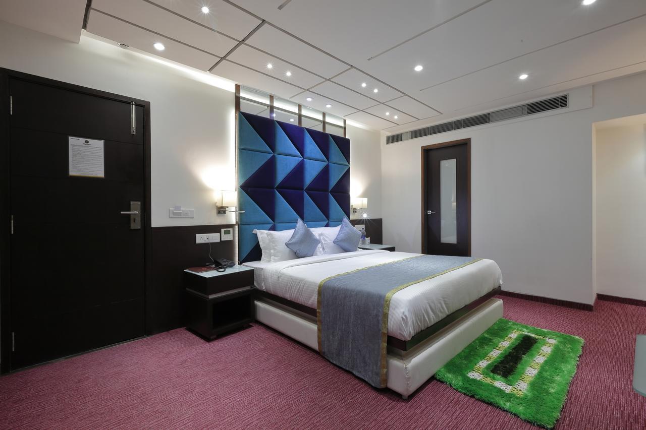 Hotel Pragati The Grand Ahmedabad Ngoại thất bức ảnh