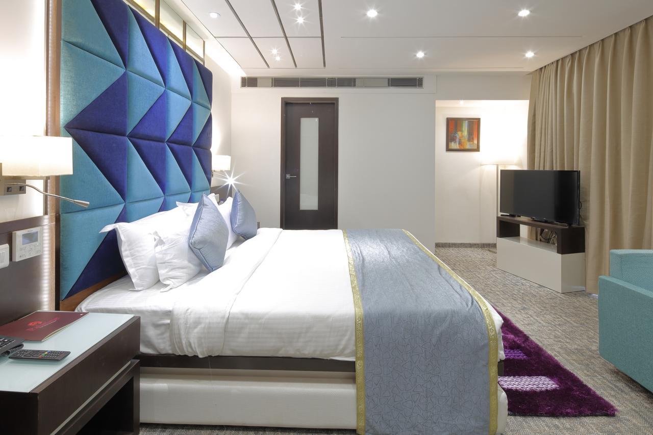 Hotel Pragati The Grand Ahmedabad Ngoại thất bức ảnh