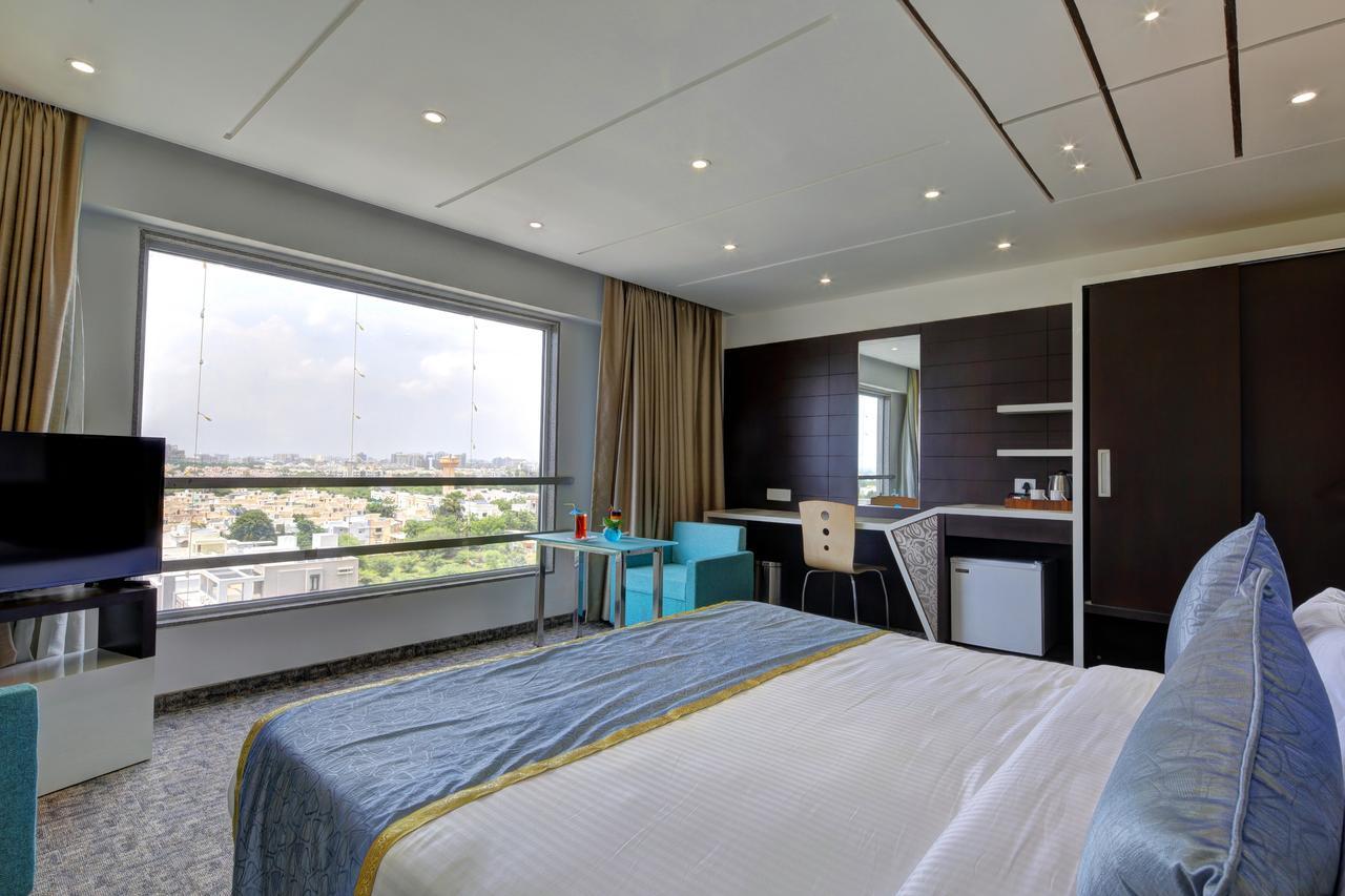 Hotel Pragati The Grand Ahmedabad Ngoại thất bức ảnh
