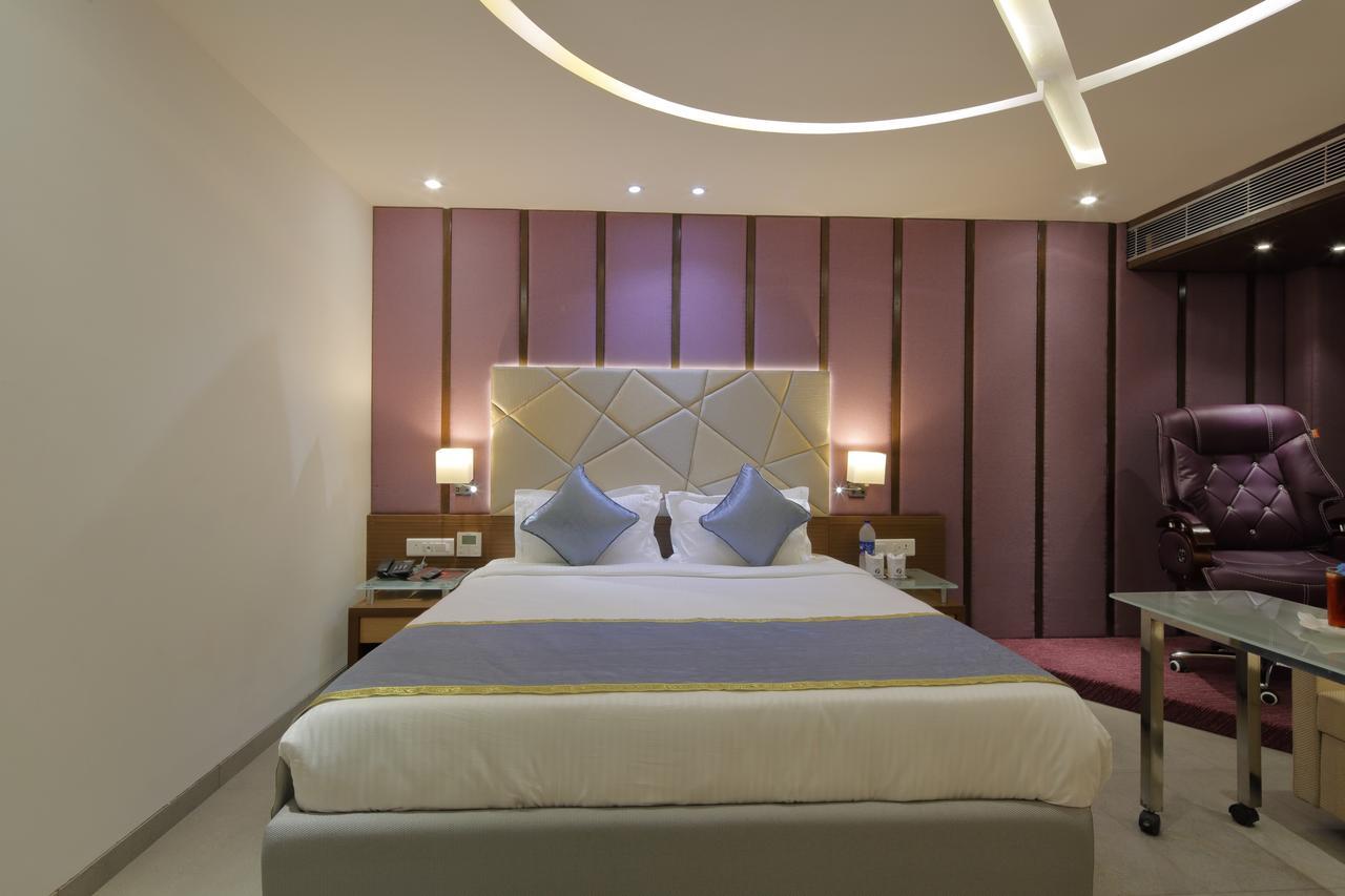 Hotel Pragati The Grand Ahmedabad Ngoại thất bức ảnh