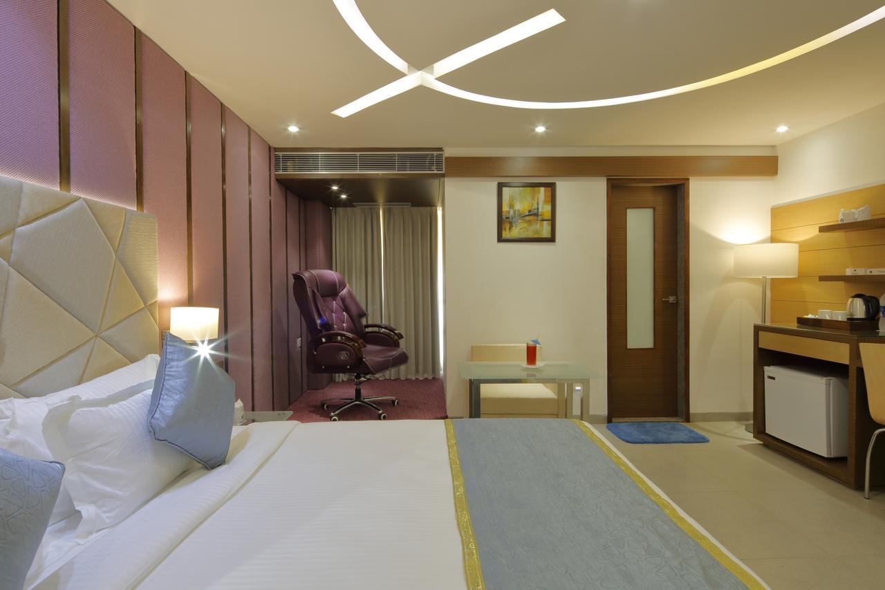 Hotel Pragati The Grand Ahmedabad Ngoại thất bức ảnh
